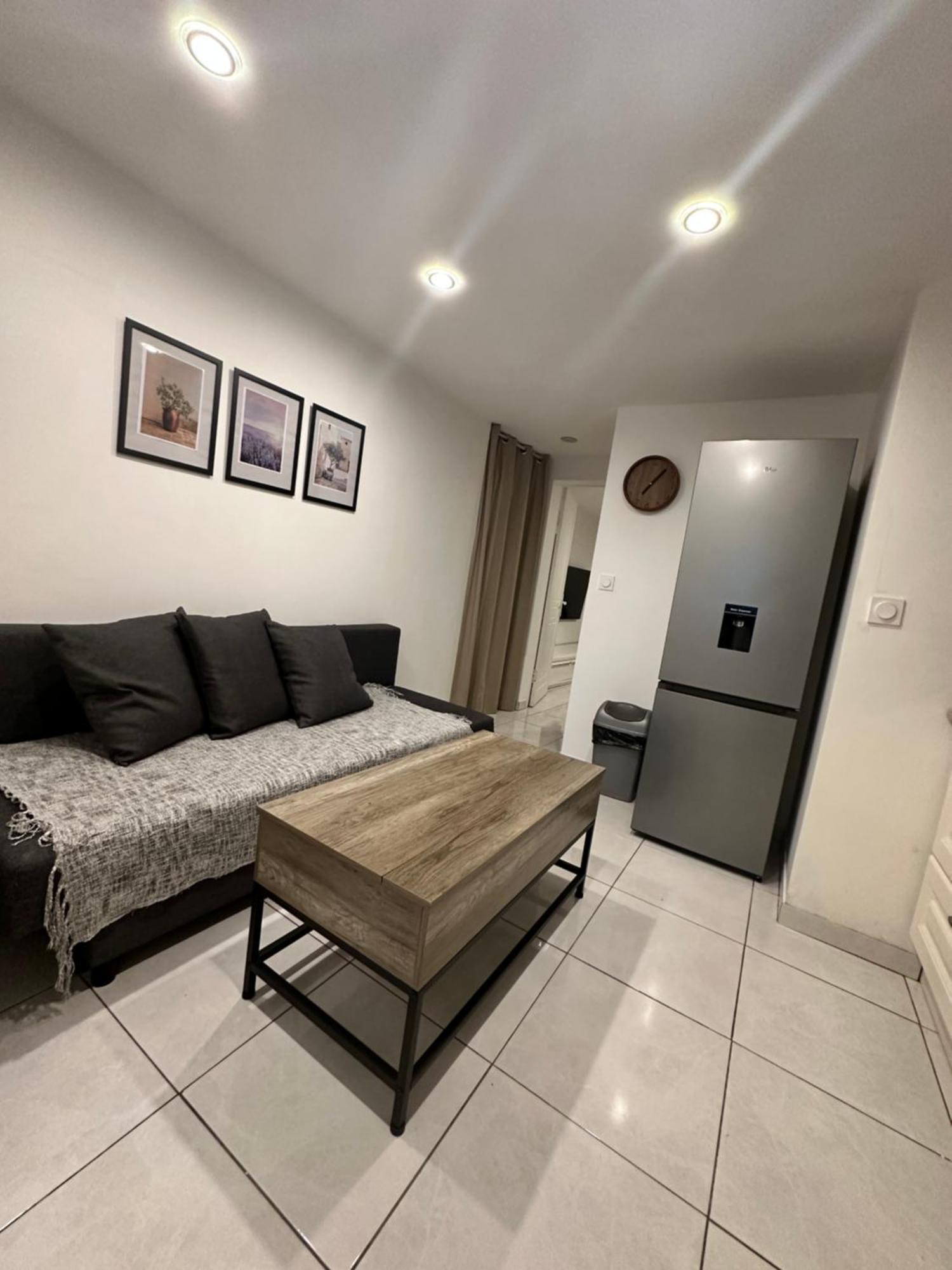 Jolie Appartement Nice Proche Mer Et Aeroport Une Chambre Plus Salon Avec Cuisine エクステリア 写真