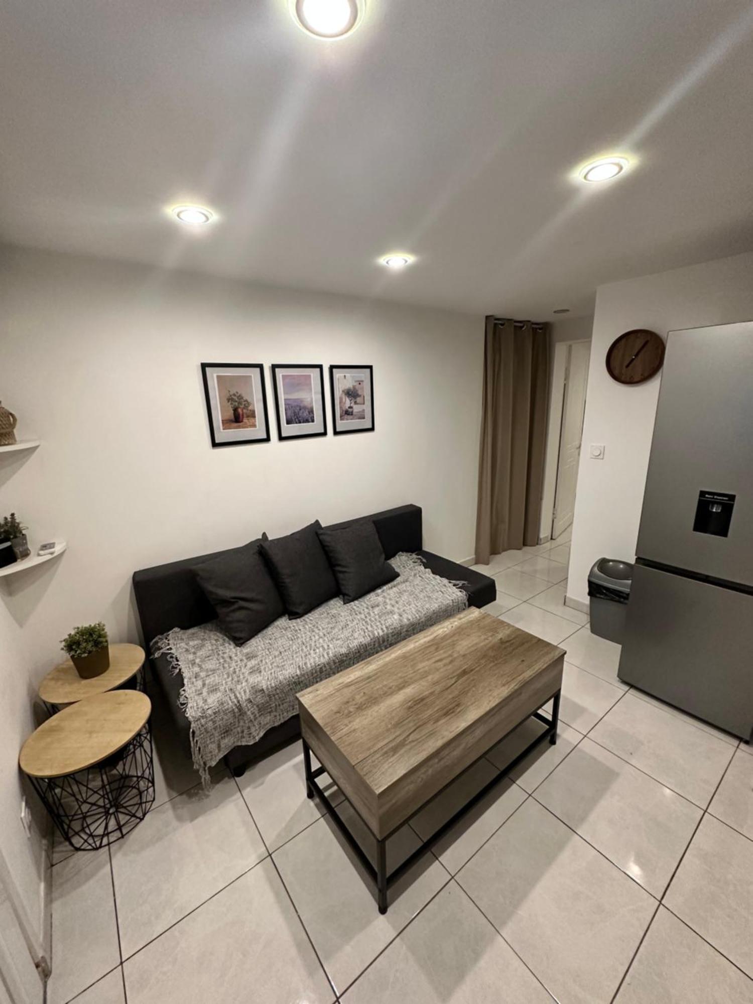 Jolie Appartement Nice Proche Mer Et Aeroport Une Chambre Plus Salon Avec Cuisine エクステリア 写真