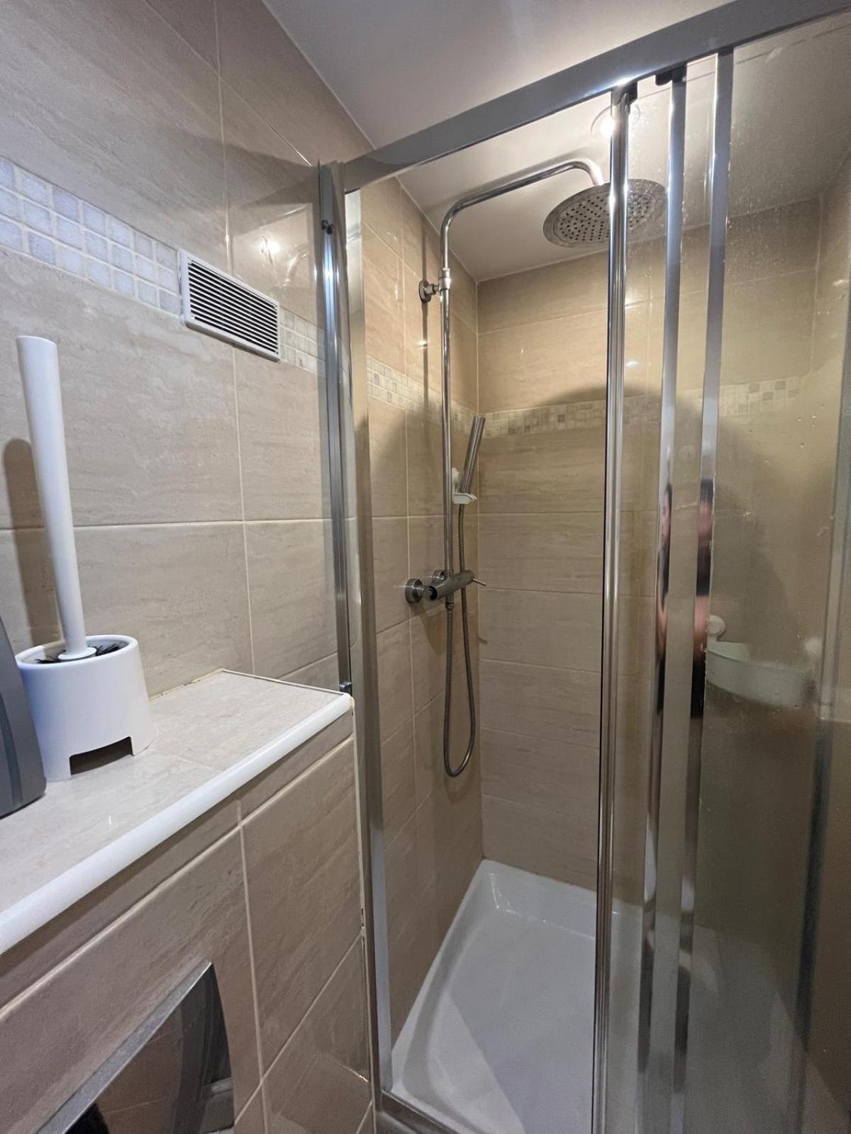 Jolie Appartement Nice Proche Mer Et Aeroport Une Chambre Plus Salon Avec Cuisine エクステリア 写真